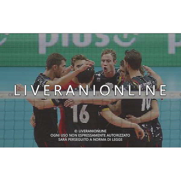 KATOWICE HALA SPODEK 31.08.2017 LOTTO EUROVOLLEY 2017 MECZ MISTRZOSTW EUROPY 2017 SIATKOWKA 1/4 FINALU BELGIA (czarne) - WLOCHY (niebieskie) NZ radosc siatkarzy Belgii - Sam Deroo (S). FOT TOMASZ WANTULA / NEWSPIX.PL KATOWICE SPODEK 31.08.2017 VOLEYYBALL MEN\'S CHAMPIONSCHIP LOTTO EUROVOLLEY POLAND 2017 QUARTERFINAL BELGIUM - ITALY TOMASZ WANTULA / NEWSPIX.PL --- Newspix.pl AG ALDO LIVERANI SAS ONLY ITALY *** Local Caption *** www.newspix.pl mail us: info@newspix.pl call us: 0048 022 23 22 222 --- Polish Picture Agency by Ringier Axel Springer Poland