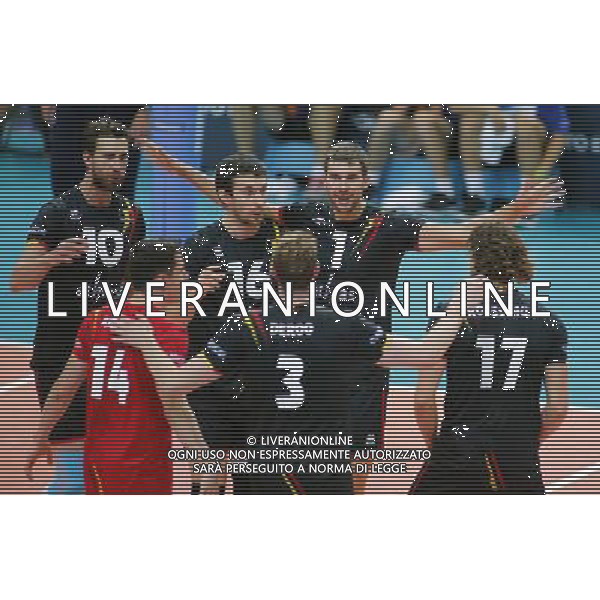 KATOWICE HALA SPODEK 31.08.2017 LOTTO EUROVOLLEY 2017 MECZ MISTRZOSTW EUROPY 2017 SIATKOWKA 1/4 FINALU BELGIA (czarne) - WLOCHY (niebieskie) NZ radosc siatkarzy Belgii . FOT TOMASZ WANTULA / NEWSPIX.PL KATOWICE SPODEK 31.08.2017 VOLEYYBALL MEN\'S CHAMPIONSCHIP LOTTO EUROVOLLEY POLAND 2017 QUARTERFINAL BELGIUM - ITALY TOMASZ WANTULA / NEWSPIX.PL --- Newspix.pl AG ALDO LIVERANI SAS ONLY ITALY *** Local Caption *** www.newspix.pl mail us: info@newspix.pl call us: 0048 022 23 22 222 --- Polish Picture Agency by Ringier Axel Springer Poland