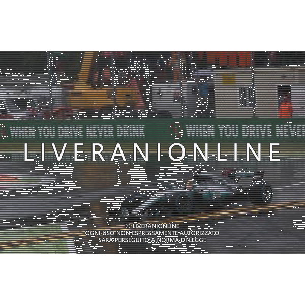 Lewis Hamilton (GBR) Mercedes AMG F1 W08. 02.09.2017. Formula 1 World Championship, Rd 13, Italian Grand Prix, Monza, Italy, Qualifying Day. / AGENZIA ALDO LIVERANI SAS - ITALY ONLY EDITORIAL USE ONLY - 02.09.2017. Formula 1 World Championship, Rd 13, Italian Grand Prix, Monza, Italy, Qualifying Day - Prove ufficiali qualifiche