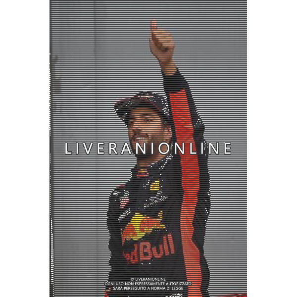 Daniel Ricciardo (AUS) Red Bull Racing celebrates his second position in qualifying parc ferme. 02.09.2017. Formula 1 World Championship, Rd 13, Italian Grand Prix, Monza, Italy, Qualifying Day. AG ALDO LIVERANI SAS ONLY ITALY