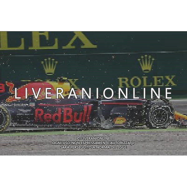 Max Verstappen (NLD) Red Bull Racing RB13 with damage after contact. 03.09.2017. Formula 1 World Championship, Rd 13, Italian Grand Prix, Monza, Italy, Race Day. AG ALDO LIVERANI SAS ONLY ITALY