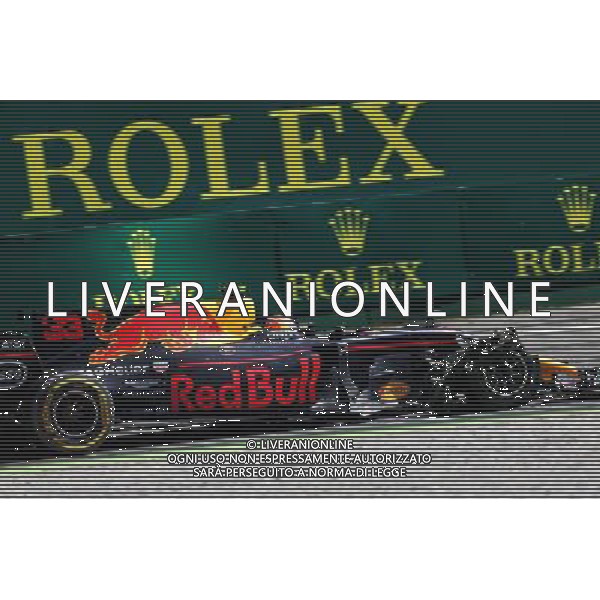 Max Verstappen (NLD) Red Bull Racing RB13 with damage after contact. 03.09.2017. Formula 1 World Championship, Rd 13, Italian Grand Prix, Monza, Italy, Race Day. AG ALDO LIVERANI SAS ONLY ITALY