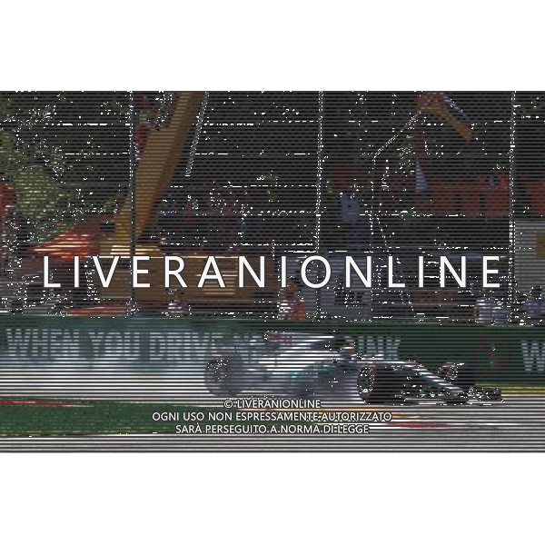 Lewis Hamilton (GBR) Mercedes AMG F1 W08 locks up under braking. 03.09.2017. Formula 1 World Championship, Rd 13, Italian Grand Prix, Monza, Italy, Race Day. AG ALDO LIVERANI SAS ONLY ITALY