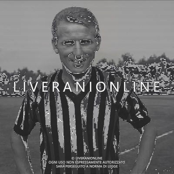 RETROSPETTIVA GIOVANNI TRAPATTONI CALCIATORE NELLA FOTO GIOVANNI TRAPATTONI CON LA MAGLIA DEL MILAN AG ALDO LIVERANI SAS
