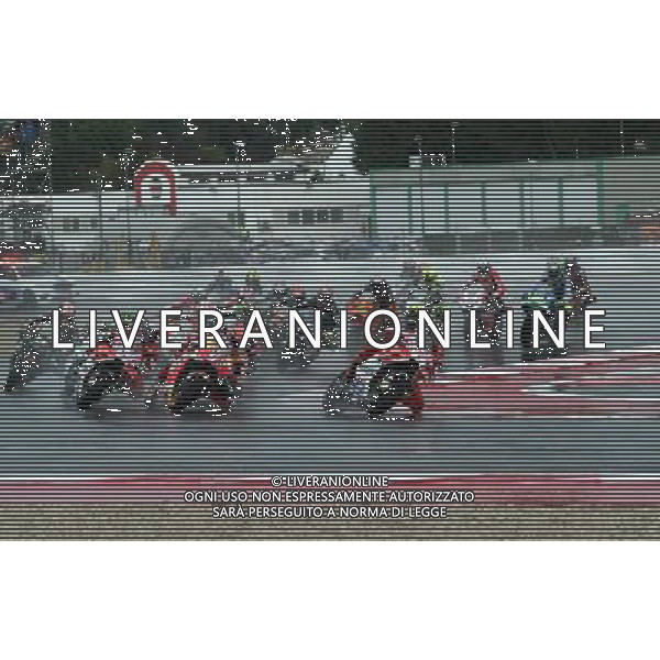 Misano Adriatico ( RN ) 10/09/2017 Misano World Circuit Marco Simoncelli. Gran Premio Tribul Mastercard di San Marino e della Riviera di Rimini 2017 - MOTOGP Nella foto: Jorge Lorenzo ( ESP ) su DUCATI in mezzo al gruppo di moto PH Lauro Montagnini AG ALDO LIVERANI SAS