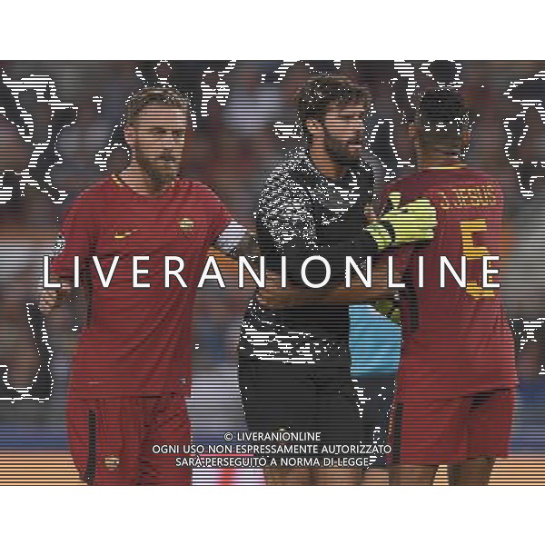 UEFA Champions League 2017/2018 Gruppo C Roma - 12.09.2017 Roma-Atletico Madrid Nella Foto: daniele de rossi e juan jesus abbracciano alisson dopo la parata /Ph.Vitez-Ag. Aldo Liverani