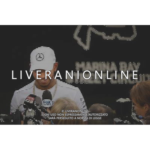 Lewis Hamilton (GBR) Mercedes AMG F1 with the media. 14.09.2017. Formula 1 World Championship, Rd 14, Singapore Grand Prix, Marina Bay Street Circuit, Singapore, Preparation Day. AG ALDO LIVERANI SAS ONLY ITALY