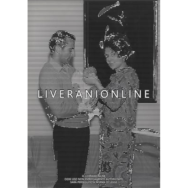 RETROSPETTIVA GIOVANNI LODETTI CALCIATORE NELLA FOTO GIOVANNI LODETTI CON LA MOGLIE E FIGLIO AG ALDO LIVERANI SAS