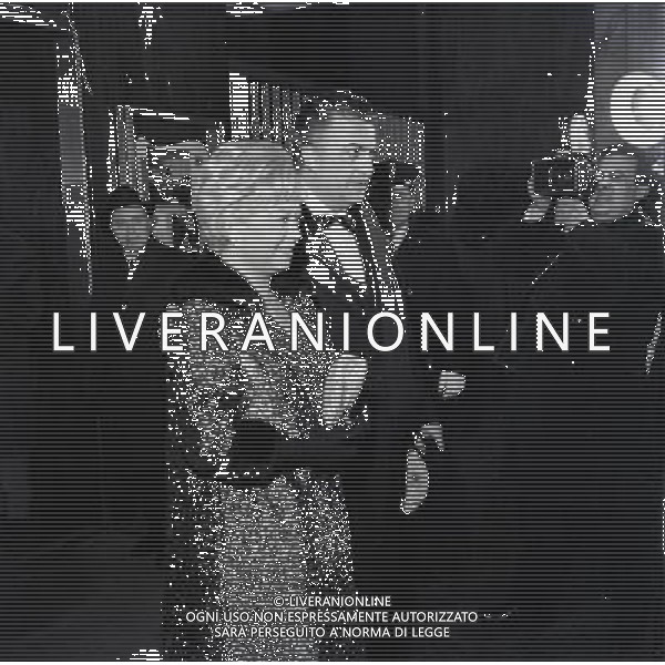 Federico Fellini regista, sceneggiatore, scrittore e fumettista italiano - Retrospettiva nella foto con la moglie Giulietta Masina alla Prima di 8 1/2 a Milano il 01/02/1963 © Archivio / AGENZIA ALDO LIVERANI SAS 
