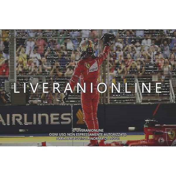 Sebastian Vettel (GER) Ferrari celebrates his pole position in parc ferme. 16.09.2017. Formula 1 World Championship, Rd 14, Singapore Grand Prix, Marina Bay Street Circuit, Singapore, Qualifying Day. AG ALDO LIVERANI SAS ONLY ITALY