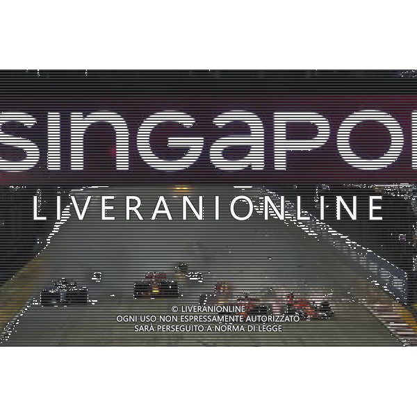 Sebastian Vettel (GER) Ferrari SF70H, Kimi Raikkonen (FIN) Ferrari SF70H, and Max Verstappen (NLD) Red Bull Racing RB13, crash at the start of the race. 17.09.2017. Formula 1 World Championship, Rd 14, Singapore Grand Prix, Marina Bay Street Circuit, Singapore, Race Day. AG ALDO LIVERANI SAS ONLY ITALY