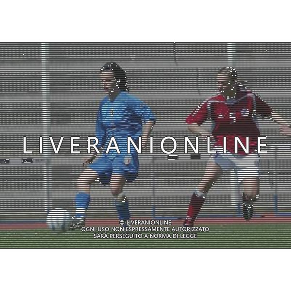 Genova 13/04/2005 Amichevole Italia-Danimarca femminile nella foto: zorri autrice del goal 1-0 foto Filippo Venezia / AG.Aldo Liverani 