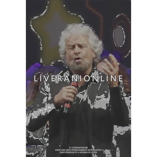 Rimini - Italia 5 stelle 23/09/2017 nella foto: Beppe Grillo con i parlamentari 5 stelle Â©Claudio Zamagni/Agenzia Aldo Liverani / AGENZIA ALDO LIVERANI SAS - La tre giorni di kermesse del Movimento 5 stelle a Rimini - per proclamare il vincitore delle primarie online del M5S per scegliere il candidato premier 23 settembre 2017