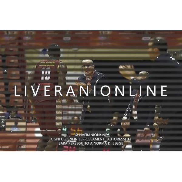 Prosiz Supercoppa 24/09/2017 EA7 Emporio Armani - Umana Reyer Venezia nella foto: Coach De Raffaele Walter Biligha Paul Â©Claudio Zamagni/Agenzia Aldo Liverani Coach De Raffaele Walter Biligha Paul during Italian Basketball Prosiz supercup 2017 - EA7 Emporio Armani Milano vs Umana Reyer Venezia at Unieuro Arena ForlÃ¬, on september 24, 2017 photo credit by Claudio Zamagni/Aldo Liverani Photo Agency / AGENZIA ALDO LIVERANI SAS - EA7 Emporio Armani - Umana Reyer Venezia Basket finale Prosiz Supercoppa Forli\' 24 settembre 2017 