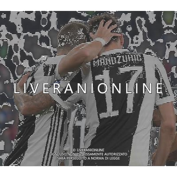 UEFA Champions League 2017/2018 Gruppo D Torino - 27.09.2017 Juventus-Olympiacos Nella Foto: mario mandzukic esultanza dopo il gol con gonzalo higuain /Ph.Vitez-Ag. Aldo Liverani