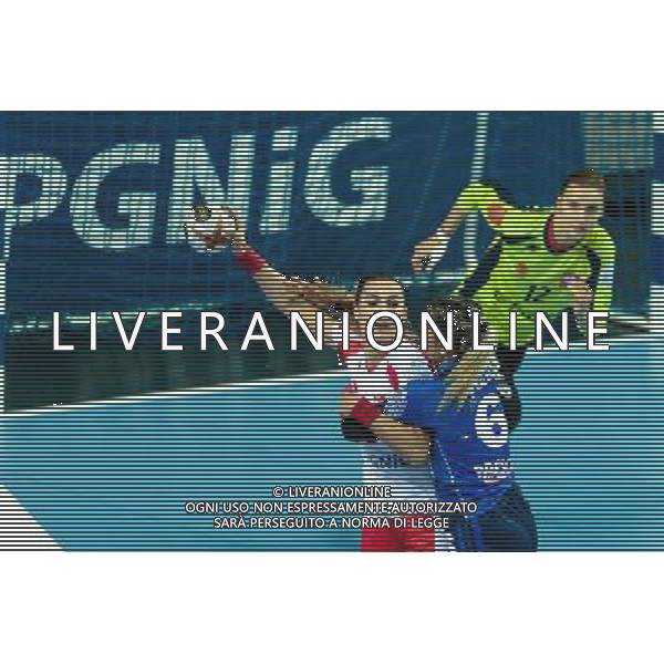 Cena minimalna internet 70 zl Cena minimalna print 100 zl Polska Lubin 27 09 2017 Kwalifikacje 2 do Mistrzostwa Europy Kobiet 2018 Polska vs Wlochy N/z Kinga Achruk poland #89 Bianca Del Balzo italy #6 Fot: Sebastian Borowski / newspix.pl 2018 Womens European Championship / Qualification 2 Poland vs Italy --- Newspix.pl / AGENZIA ALDO LIVERANI SAS - ITALY ONLY EDITORIAL USE ONLY - Polonia Italia pallamano Femminile Gruppo 2 di qualificazione ai Campionati Europei di Francia 2018 - 27-09-2017