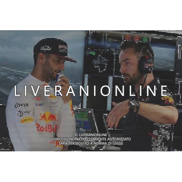 Daniel Ricciardo (AUS) Red Bull Racing with Simon Rennie (GBR) Red Bull Racing Race Engineer. 29.09.2017. Formula 1 World Championship, Rd 15, Malaysian Grand Prix, Sepang, Malaysia, Friday. AG ALDO LIVERANI SAS ONLY ITALY