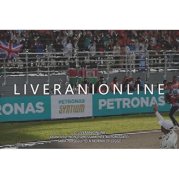 Lewis Hamilton (GBR) Mercedes AMG F1 celebrates his pole position with the fans in parc ferme. 30.09.2017. Formula 1 World Championship, Rd 15, Malaysian Grand Prix, Sepang, Malaysia, Saturday. - www.xpbimages.com, EMail: requests@xpbimages.com - copy of publication required for printed pictures. Every used picture is fee-liable. Â© Copyright: Batchelor / XPB Images/Ag. Aldo Liverani s.a.s./ONLY ITALY