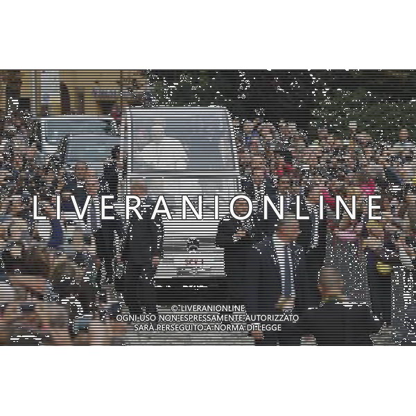Cesena - visita di Papa Francesco 01/10/2017 nella foto: Papa Francesco ©Claudio Zamagni/Agenzia Aldo Liverani Pope Francis on the car before speaks to people in Piazza del Popolo during the visit in Cesena city on October 01 2017 