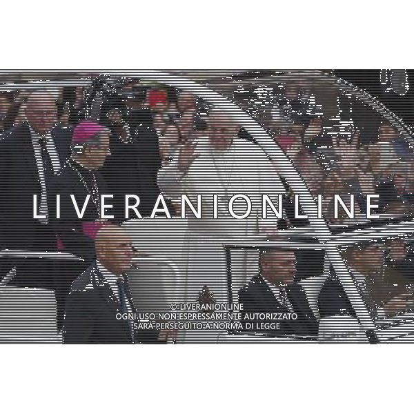 Cesena - visita di Papa Francesco 01/10/2017 nella foto: Papa Francesco ©Claudio Zamagni/Agenzia Aldo Liverani Pope Francis on the car before speaks to people in Piazza del Popolo during the visit in Cesena city on October 01 2017 