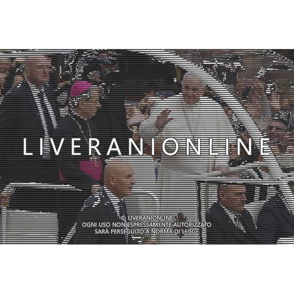 Cesena - visita di Papa Francesco 01/10/2017 nella foto: Papa Francesco ©Claudio Zamagni/Agenzia Aldo Liverani Pope Francis on the car before speaks to people in Piazza del Popolo during the visit in Cesena city on October 01 2017 