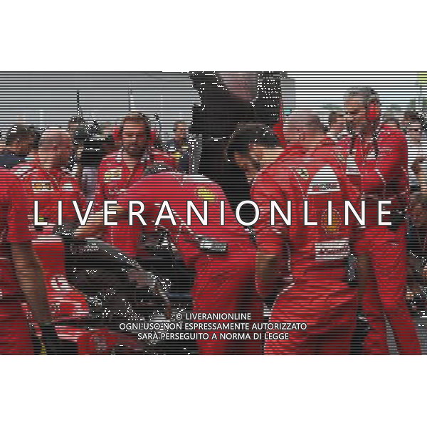 The Ferrari SF70H of Kimi Raikkonen (FIN) Ferrari with a problem on the grid. 01.10.2017. Formula 1 World Championship, Rd 15, Malaysian Grand Prix, Sepang, Malaysia, Sunday. AG ALDO LIVERANI SAS ONLY ITALY