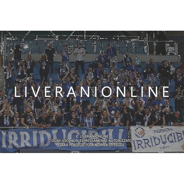 Lega Basket serie A 01/10/2017 V L Pallacanestro Pesaro - Germani Basket Brescia nella foto: tifosi germani brescia ©Claudio Zamagni/Agenzia Aldo Liverani germani basket brescia team supporters during basketball match between V L Pallacanestro Pesaro and Gremani Basket Brescia at Adriatic Arena in Pesaro on October 1 2017 photo credit by Claudio Zamagni/Aldo Liverani Photo Agency