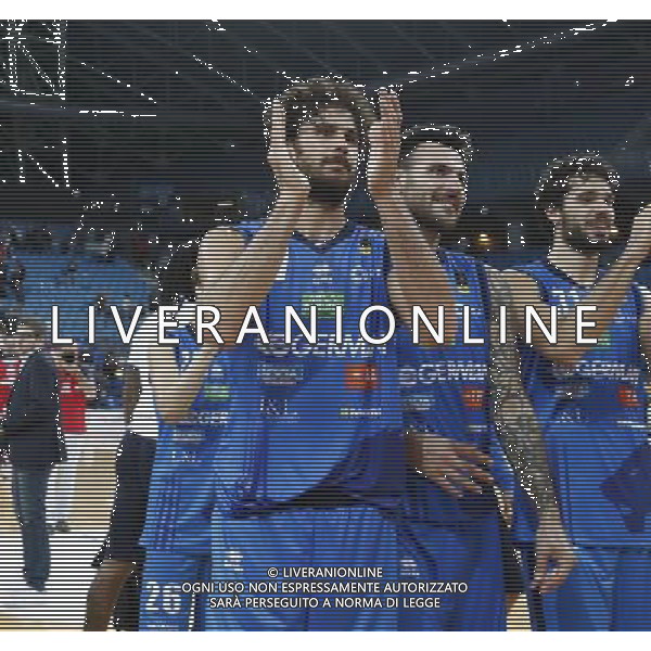 Lega Basket serie A 01/10/2017 V L Pallacanestro Pesaro - Germani Basket Brescia nella foto: esultanza finale brescia Â©Claudio Zamagni/Agenzia Aldo Liverani final exultation brescia during basketball match between V L Pallacanestro Pesaro and Gremani Basket Brescia at Adriatic Arena in Pesaro on October 1 2017 photo credit by Claudio Zamagni/Aldo Liverani Photo Agency