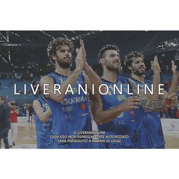Lega Basket serie A 01/10/2017 V L Pallacanestro Pesaro - Germani Basket Brescia nella foto: esultanza finale brescia Â©Claudio Zamagni/Agenzia Aldo Liverani final exultation brescia during basketball match between V L Pallacanestro Pesaro and Gremani Basket Brescia at Adriatic Arena in Pesaro on October 1 2017 photo credit by Claudio Zamagni/Aldo Liverani Photo Agency