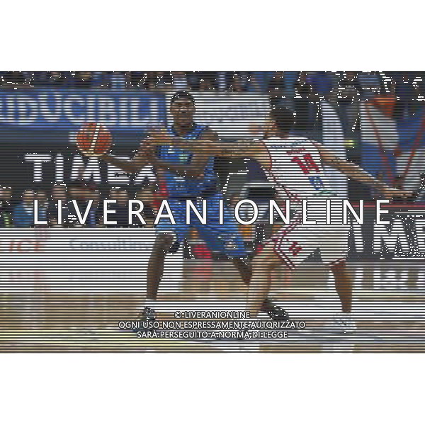 Lega Basket serie A 01/10/2017 V L Pallacanestro Pesaro - Germani Basket Brescia nella foto: Moore Lee Dallas Moore Â©Claudio Zamagni/Agenzia Aldo Liverani Moore Lee Dallas Moore during basketball match between V L Pallacanestro Pesaro and Gremani Basket Brescia at Adriatic Arena in Pesaro on October 1 2017 photo credit by Claudio Zamagni/Aldo Liverani Photo Agency
