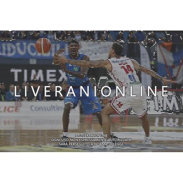 Lega Basket serie A 01/10/2017 V L Pallacanestro Pesaro - Germani Basket Brescia nella foto: Moore Lee Dallas Moore ©Claudio Zamagni/Agenzia Aldo Liverani Moore Lee and Dallas Moore during basketball match between V L Pallacanestro Pesaro and Gremani Basket Brescia at Adriatic Arena in Pesaro on October 1 2017 photo credit by Claudio Zamagni/Aldo Liverani Photo Agency