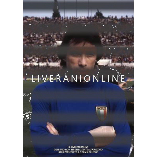 RETROSPETTIVA GIAMPIERO MARINI CALCIATORE NELLA FOTO GIAMPIERO MARINI CON LA MAGLIA DELLA NAZIONALE ITALIANA AG ALDO LIVERANI SAS