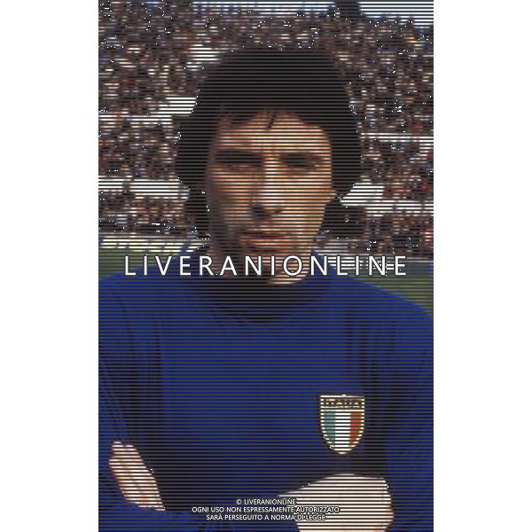 RETROSPETTIVA GIAMPIERO MARINI CALCIATORE NELLA FOTO GIAMPIERO MARINI CON LA MAGLIA DELLA NAZIONALE ITALIANA AG ALDO LIVERANI SAS