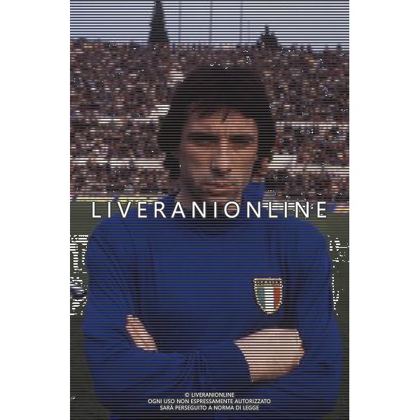 RETROSPETTIVA GIAMPIERO MARINI CALCIATORE NELLA FOTO GIAMPIERO MARINI CON LA MAGLIA DELLA NAZIONALE ITALIANA AG ALDO LIVERANI SAS