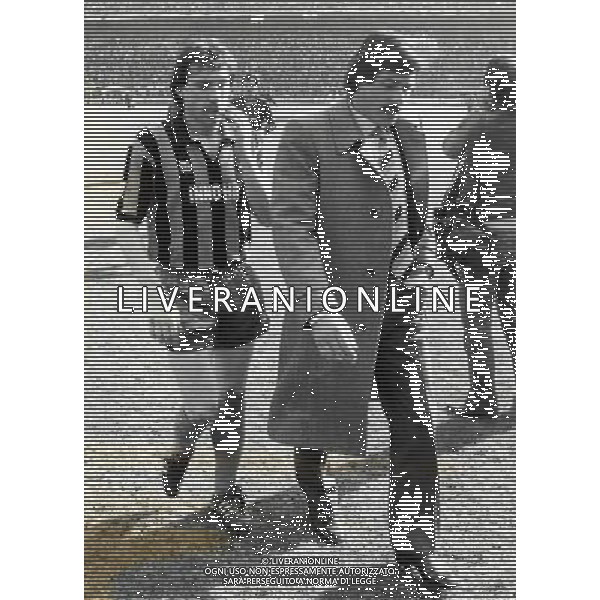RETROSPETTIVA GIAMPIERO MARINI CALCIATORE NELLA FOTO GIAMPIERO MARINI CON LA MAGLIA DELL\'INTER CON FERRARI ENZO AG ALDO LIVERANI SAS