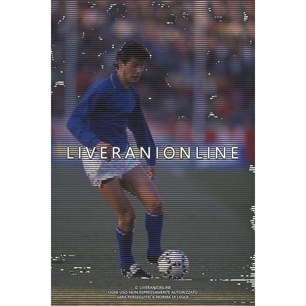 RETROSPETTIVA ALDO SERENA CALCIATORE NELLA FOTO ALDO SERENA CON LA MAGLIA DELLA NAZIONALE ITALIANA AG ALDO LIVERANI SAS