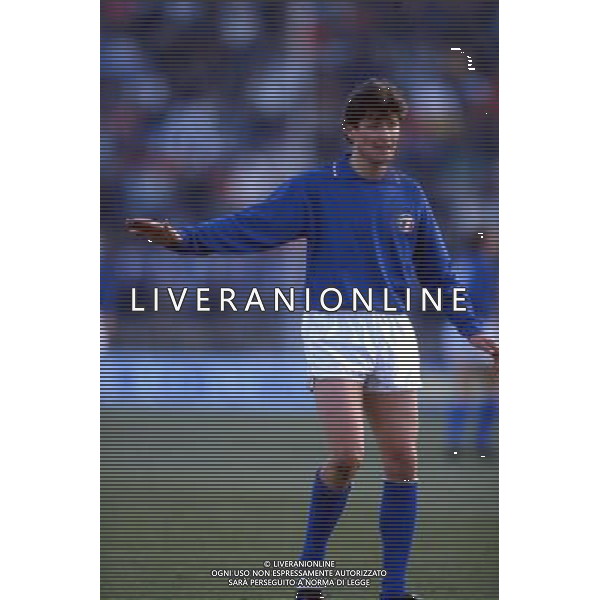 RETROSPETTIVA ALDO SERENA CALCIATORE NELLA FOTO ALDO SERENA CON LA MAGLIA DELLA NAZIONALE ITALIANA AG ALDO LIVERANI SAS