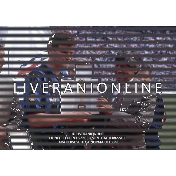RETROSPETTIVA ALDO SERENA CALCIATORE NELLA FOTO ALDO SERENA CON LA MAGLIA DELL\'INTER E LUCIANO NIZZOLA AG ALDO LIVERANI SAS