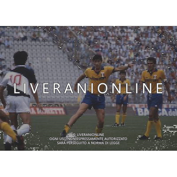 RETROSPETTIVA ALDO SERENA CALCIATORE NELLA FOTO ALDO SERENA CON LA MAGLIA DELLA JUVENTUS AG ALDO LIVERANI SAS