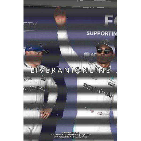 (L to R): Valtteri Bottas (FIN) Mercedes AMG F1 with pole sitter Lewis Hamilton (GBR) Mercedes AMG F1 in qualifying parc ferme. 07.10.2017. Formula 1 World Championship, Rd 16, Japanese Grand Prix, Suzuka, Japan, Qualifying Day. / AGENZIA ALDO LIVERANI SAS - ITALY ONLY EDITORIAL USE ONLY - Prove Ufficiali Qualifiche Gp F1 Giappone - Suzuka 7 ottobre 2017