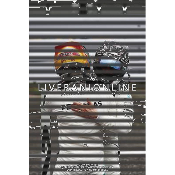 (L to R): Lewis Hamilton (GBR) Mercedes AMG F1 celebrates his pole position in qualifying parc ferme with second placed team mate Valtteri Bottas (FIN) Mercedes AMG F1. 07.10.2017. Formula 1 World Championship, Rd 16, Japanese Grand Prix, Suzuka, Japan, Qualifying Day. / AGENZIA ALDO LIVERANI SAS - ITALY ONLY EDITORIAL USE ONLY - Prove Ufficiali Qualifiche Gp F1 Giappone - Suzuka 7 ottobre 2017