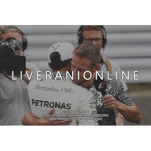 Lewis Hamilton (GBR) Mercedes AMG F1 celebrates his pole position in qualifying parc ferme with Jenson Button (GBR) McLaren. 07.10.2017. Formula 1 World Championship, Rd 16, Japanese Grand Prix, Suzuka, Japan, Qualifying Day. / AGENZIA ALDO LIVERANI SAS - ITALY ONLY EDITORIAL USE ONLY - Prove Ufficiali Qualifiche Gp F1 Giappone - Suzuka 7 ottobre 2017