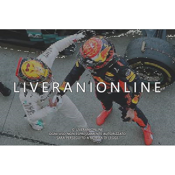 Race winner Lewis Hamilton (GBR) Mercedes AMG F1 celebrates in parc ferme with second placed Max Verstappen (NLD) Red Bull Racing. 08.10.2017. Formula 1 World Championship, Rd 16, Japanese Grand Prix, Suzuka, Japan, Race Day. AG ALDO LIVERANI SAS ONLY ITALY