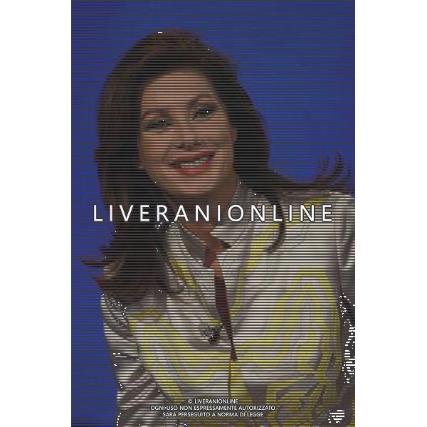 Roma 14/04/2005 - Trasmissione televisiva \' Assolutamente ..... \' condotta da Fabrizio Frizzi e Bianca Guaccero in onda sul Raiuno alle 21.00. Nella foto: Edwige Fenech ph alessia paradisi/agenzia aldo liverani