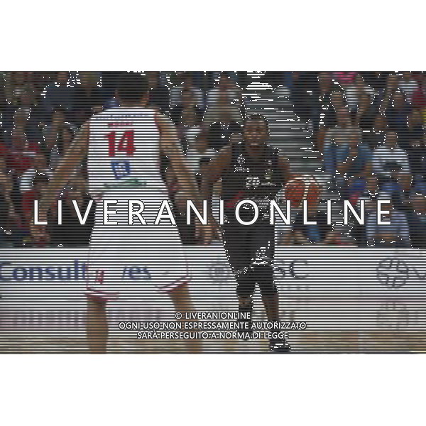 Lega Basket serie A Victoria Libertas Pesaro - Segafredo Virtus Bologna 14/10/2017 nella foto: Oliver Lafayette ©Claudio Zamagni/Agenzia Aldo Liverani Oliver Lafayette during basketball match between Victoria Libertas Pallacanestro Pesaro and Segafredo Virtus Bologna at Adriatic Arena in Pesaro on October 14 2017 photo credit Claudio Zamagni/Aldo Liverani Photo Agency 