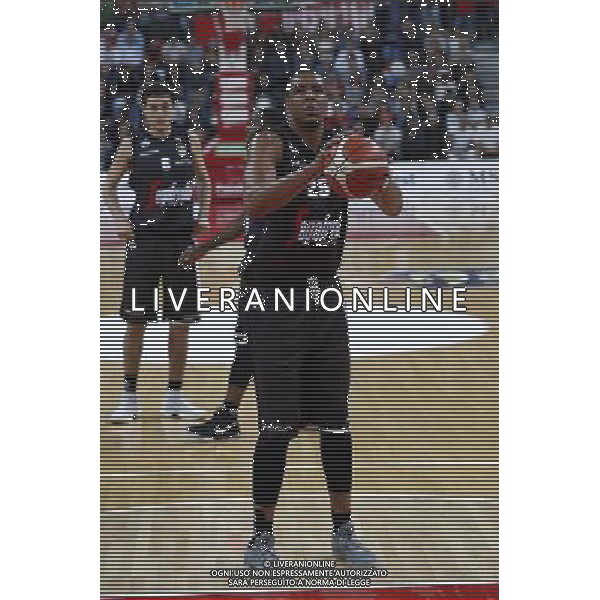 Lega Basket serie A Victoria Libertas Pesaro - Segafredo Virtus Bologna 14/10/2017 nella foto: Lawson Kenny Â©Claudio Zamagni/Agenzia Aldo Liverani Lawson Kenny during basketball match between Victoria Libertas Pallacanestro Pesaro and Segafredo Virtus Bologna at Adriatic Arena in Pesaro on October 14 2017 photo credit Claudio Zamagni/Aldo Liverani Photo Agency 