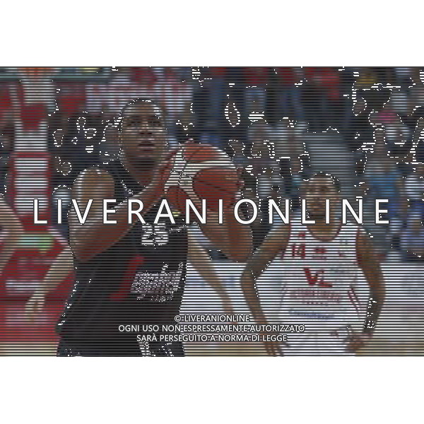 Lega Basket serie A Victoria Libertas Pesaro - Segafredo Virtus Bologna 14/10/2017 nella foto: Lawson Kenny Â©Claudio Zamagni/Agenzia Aldo Liverani Lawson Kenny during basketball match between Victoria Libertas Pallacanestro Pesaro and Segafredo Virtus Bologna at Adriatic Arena in Pesaro on October 14 2017 photo credit Claudio Zamagni/Aldo Liverani Photo Agency 