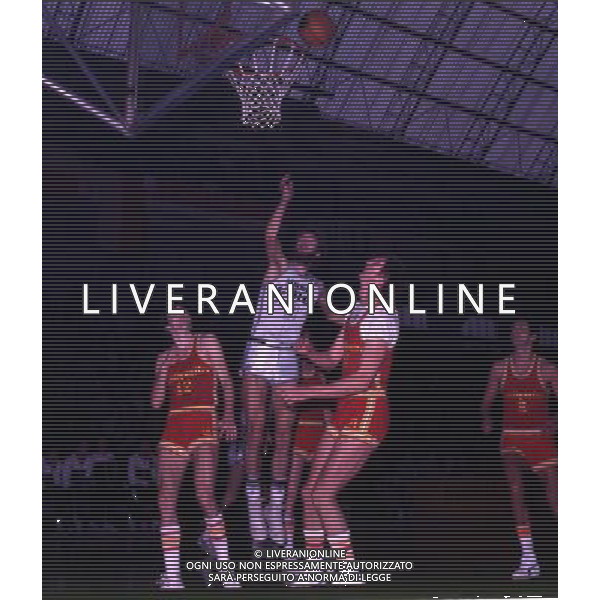RETROSPETTIVA BOB MORSE PALLACANESTRO NELLA FOTO BOB MORSE CON LA MAGLIA MOBILGIRGI AG ALDO LIVERANI SAS