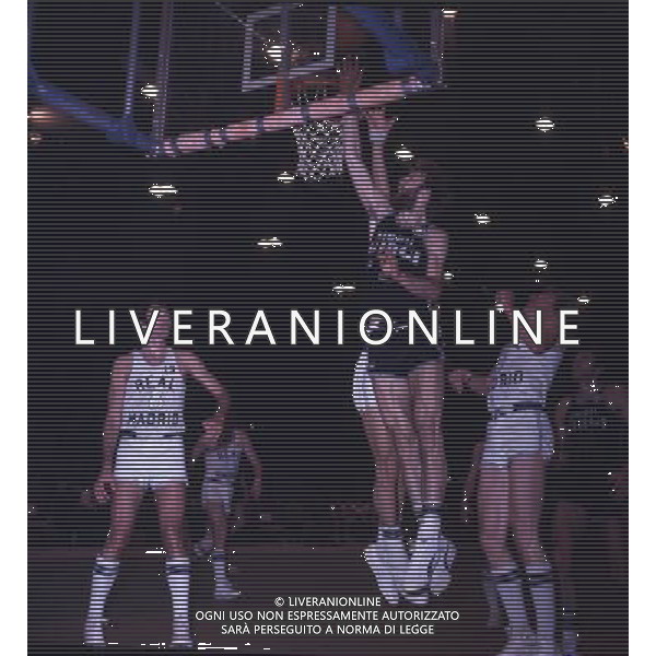 RETROSPETTIVA BOB MORSE PALLACANESTRO NELLA FOTO BOB MORSE CON LA MAGLIA MOBILGIRGI AG ALDO LIVERANI SAS