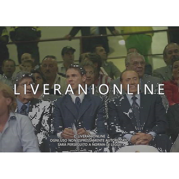 01-08-2000 MILANO STADIO SAN SIRO TRIBUNA SILBIO BERLUSCONI CON FERNANDO REDONDO NELLA FOTO FERNANDO REDONDO E SILVIO BERLUSCONI AG ALDO LIVERANI SAS